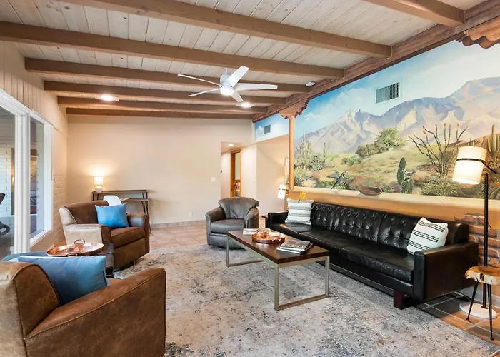 @tucsonmuralhouse W/pool & Hot Tub On Golf Course Holiday home