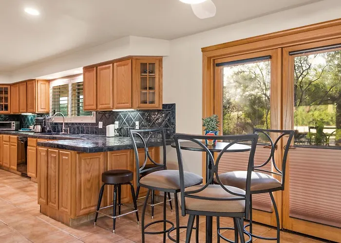 Holiday home @tucsonmuralhouse W/pool & Hot Tub On Golf Course