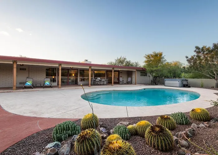 @tucsonmuralhouse W/pool & Hot Tub On Golf Course Holiday home