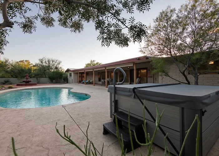 @tucsonmuralhouse W/pool & Hot Tub On Golf Course Holiday home Oro Valley