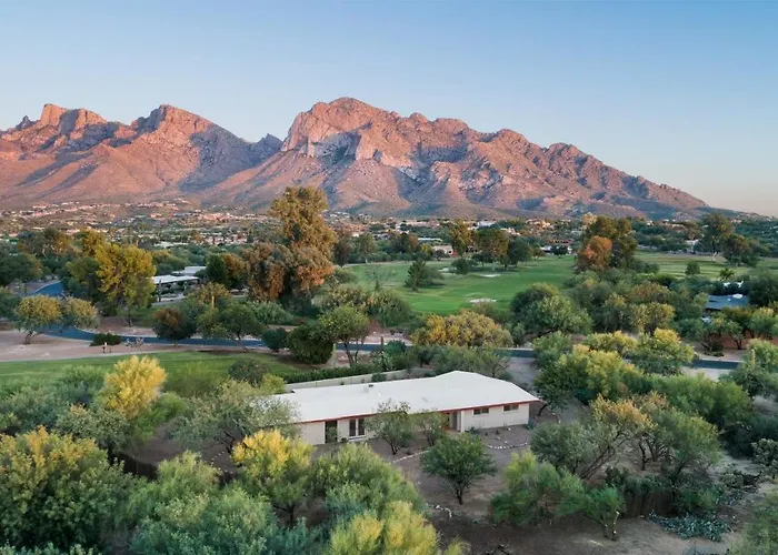 @tucsonmuralhouse W/pool & Hot Tub On Golf Course Holiday home